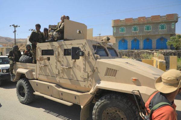 تحول أمني في عدن: انتشار «درع الوطن» وانسحاب قوات الانتقالي