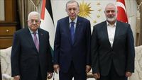 اردوغان يجمع الرئيس محمود عباس
والرئيس اسماعيل هنية