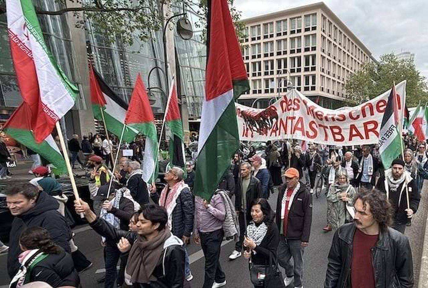 "الحرية لفلسطين".. مظاهرة طلابية في برلين تدعو لمقاطعة أكاديمية لـ"إسرائيل"