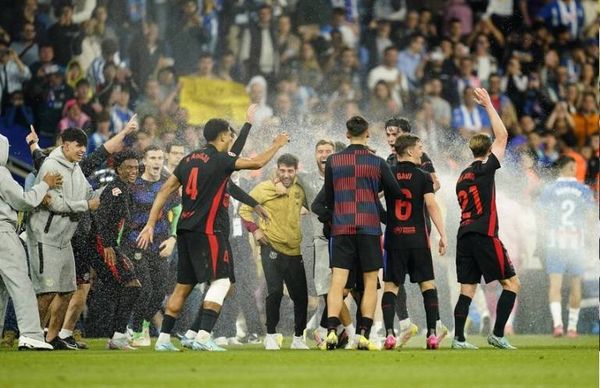 ثورة فليك تمنح برشلونة لقبه الـ 28 في الدوري الاسباني...
تهنئة من رئيس الحكومة الاسبانية وريال مدريد وميسي