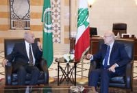 أبو الغيط يجول على المسؤولين:
للإسراع في الإنتخاب لأن الأمور خطيرة