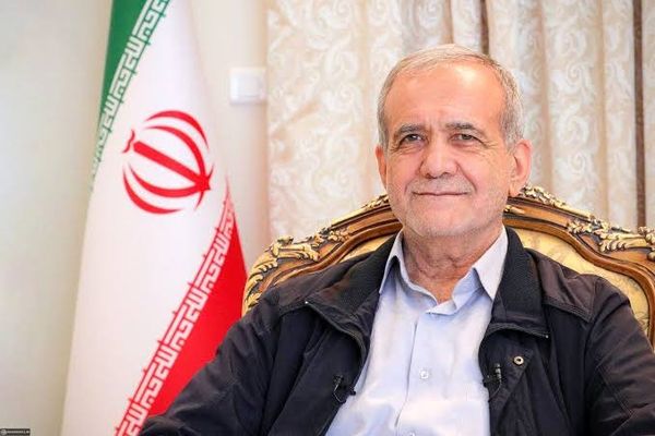 بزشكيان: الشعب صنع بحضوره الملحمي مشهداً خالداً من مؤازرة الوطن والصمود في وجه مؤامرات أعداء البلاد والنظام ومغرضيهم