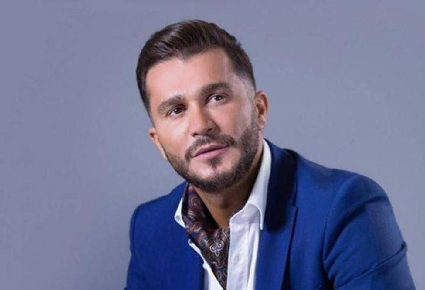 بالفيديو - لقطات مؤثرة من عزاء جورج الراسي بحضور النجوم... وطليق نادين الراسي يواسيها