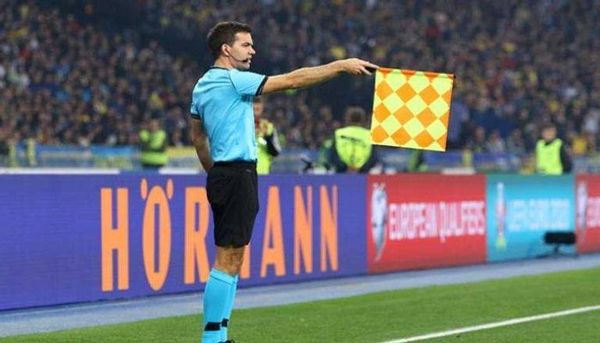 تقنية جديدة في الدوري الإنكليزي...
هل تقلل أخطاء التحكيم؟