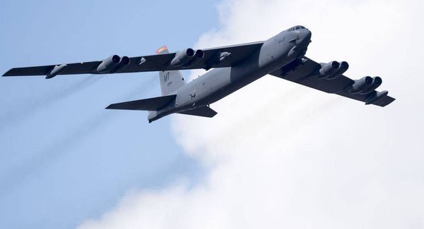 بالفيديو۔۔۔ القاذفات الأمريكية B-52 تصل قطر۔۔۔۔ تحسباً لمواجهة محتملة مع إيران