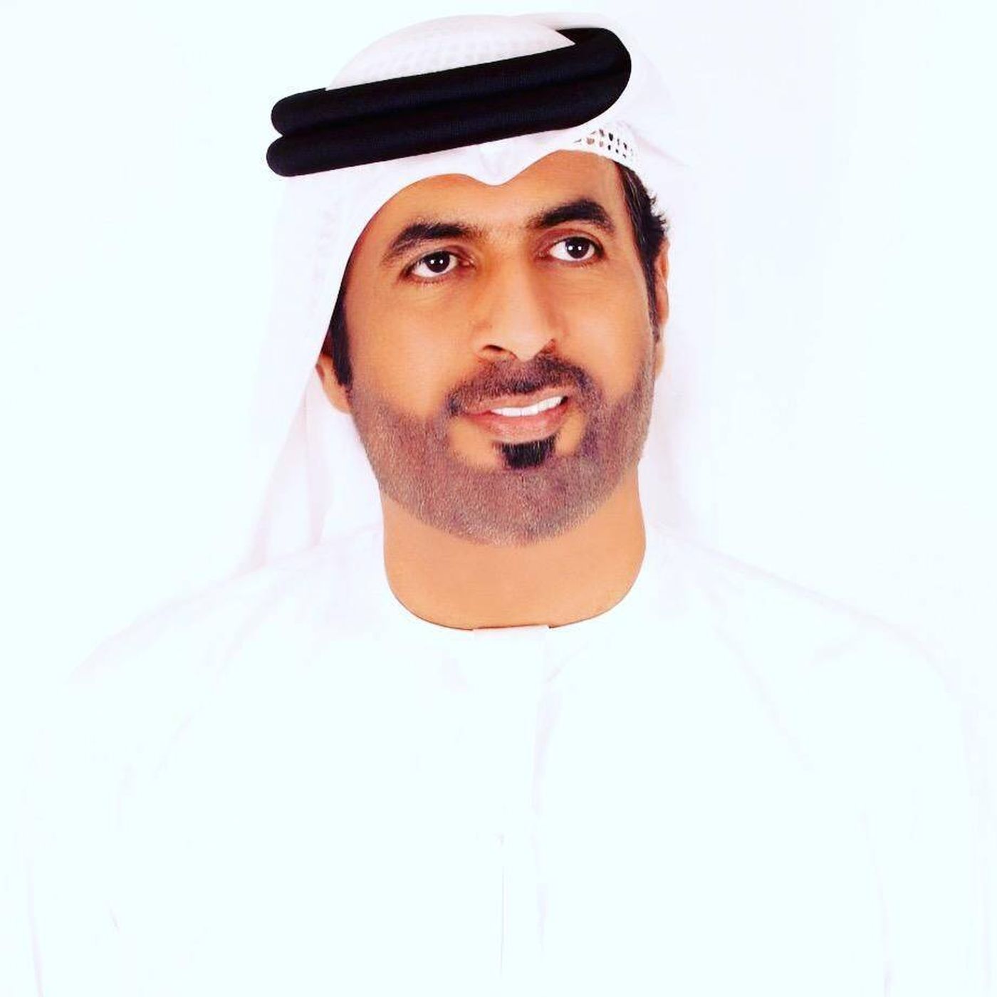 مصبح علي الكعبي يهدي الامارات "امارات السلام"