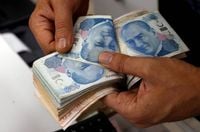 الليرة التركية تواصل هبوطها أمام الدولار إثر تصريحات أردوغان