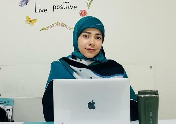 أخصائية النطق فاطمة خليفة تكشف ما وراء تأخر الكلام: «لا تنتظروا أن يكبر الطفل ويتحسّن وحده»