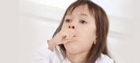 "الخُناق" عند الأطفال: أسبابه وطرق علاجه منزلياً