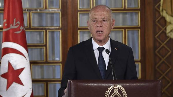 الرئيس التونسي يحيي "ذكرى الشهداء"