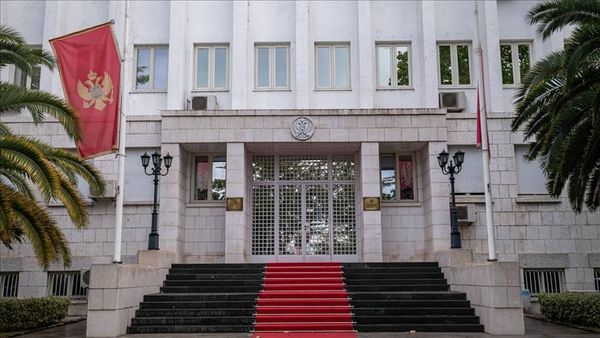 الجبل الأسود تطرد 6 دبلوماسيين روس