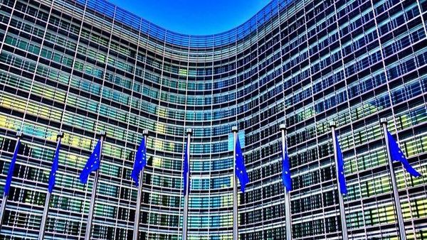 المفوضية الأوروبية تطالب بالعودة إلى نظام "شنغن" بالكامل