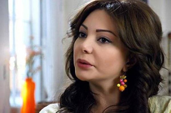 نادين تحسين بيك تساند كاريس بشار في محنتها