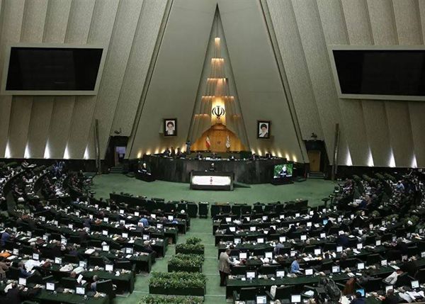 البرلمان الإيراني يعقد اجتماعا مغلقا لبحث منح الثقة للحكومة الجديدة