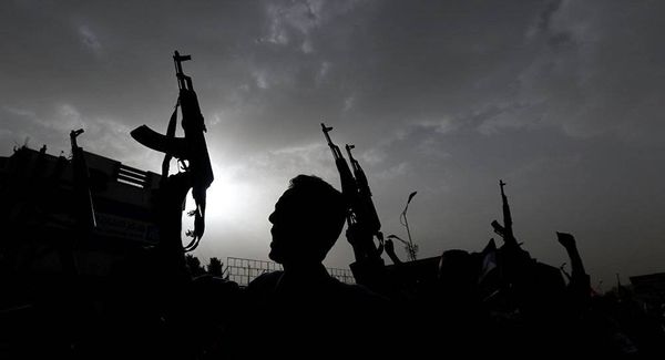 "أنصار الله" تعلن تدمير مدرعة إماراتية في تعز