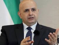 الكويت تسحب الجنسية من سفيرها في لندن