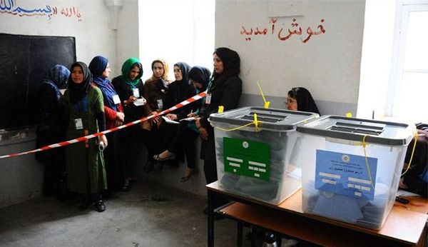 بدء اغلاق مكاتب الاقتراع في الانتخابات الرئاسية الافغانية
