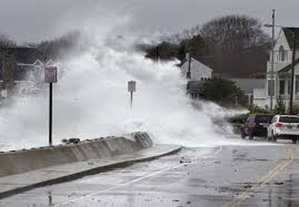 قتيل و15 جريحاً بإعصار 