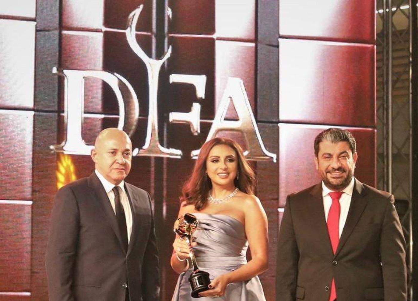 زياد حمزة يكرم انغام في مهرجان ضيافة