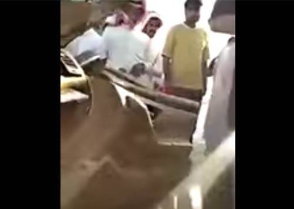 بالفيديو.. انشغل بتصوير نفسه عبر "سناب شات" بعد حادث مزرٍ!