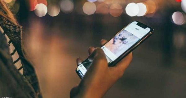 منظمة الصحة العالمية تحذر من مخاطر الهواتف الذكية على السمع!