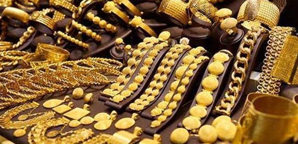 أسعار الذهب تستقر قرب أعلى مستوى في شهر