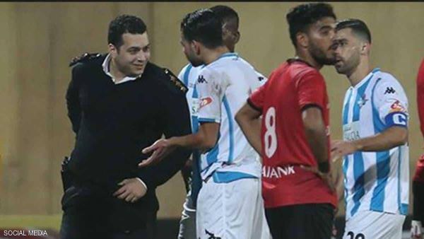 ضابط في الملعب.. سر اللقطة المثيرة في الدوري المصري