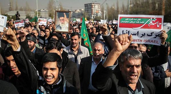 المظاهرات الايرانية تعمّ المدن اقتصاديا وسياسيا