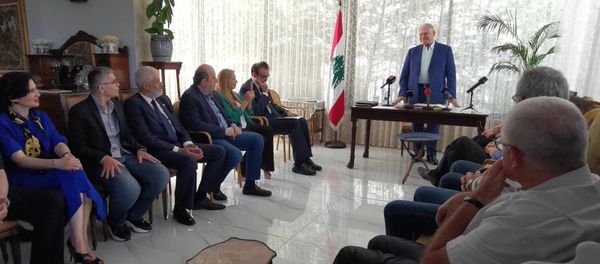 ندوة حواريّة دستوريّة لـ"دار الحوار" و"راصد لبنان"
سليمان: الفدراليّة هي بمثابة نسف الدستور
نجّار: وجود ثغرات يجب مُعالجتها لتطبيقه