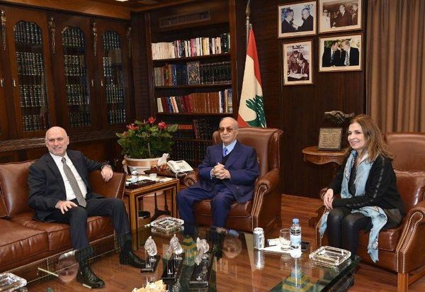 فنيانوس عرض مع المرّ تنفيذ المشاريع المتعلقة ببلديات المتن