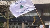 رابطة موظفي الإدارة العامة لوحت بالإضراب