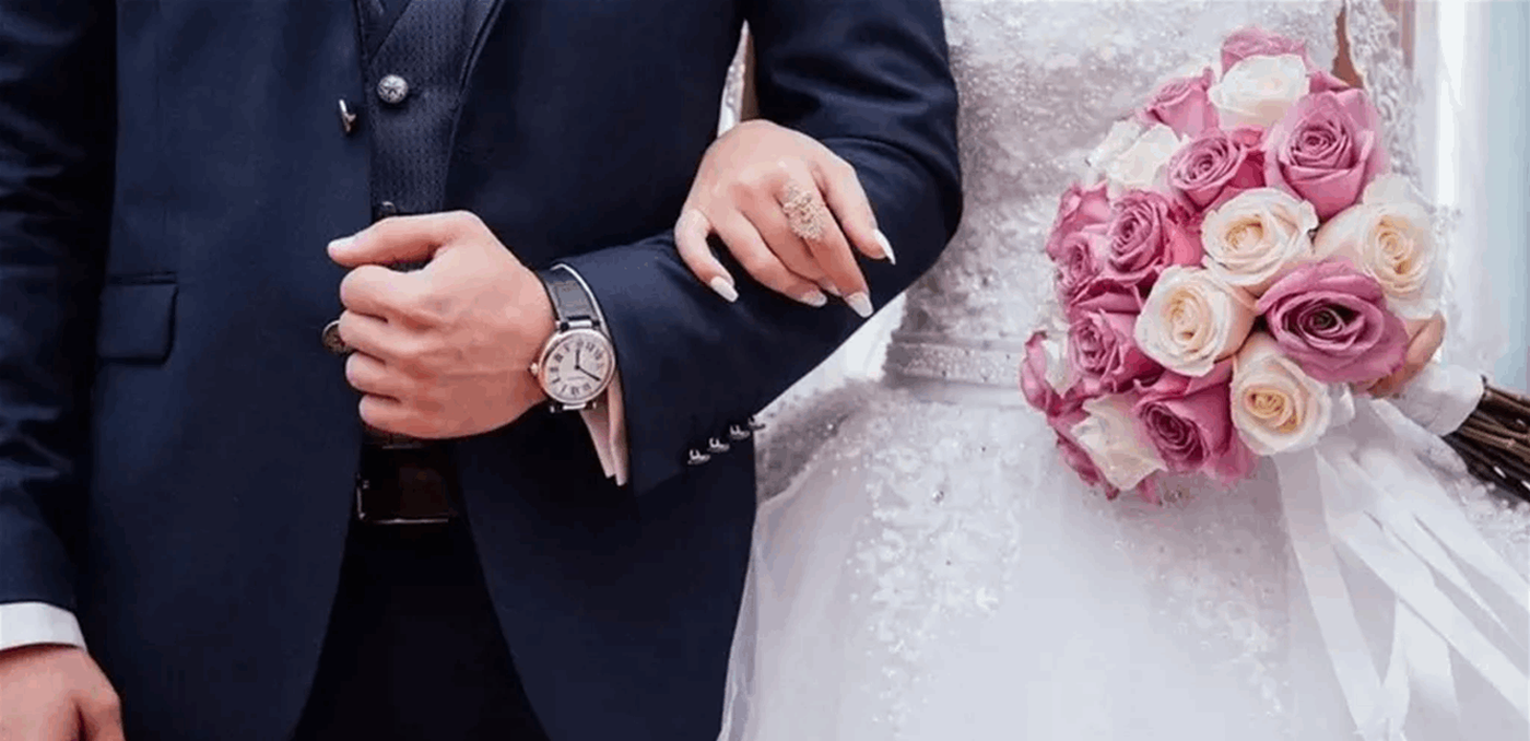 زوجته من خارج الوسط الفني.. مخرج يدخل القفص الذهبي بحفل بسيط