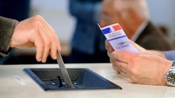 فرنسي من كل 3 صوّت بورقة بيضاء أو امتنع عن الاقتراع