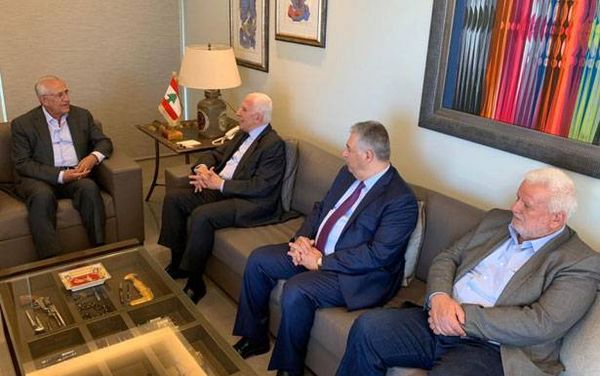سليمان: مسعى لإتاحة الفرص للفلسطينيين للعيش بكرامة

الأحمد: العلاقات الفلسطينيّة ــ اللبنانيّة ترسّخت في عهده