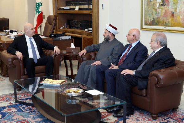 تلقى دعوة  من مفتي الجمهوريّة لحضور إفطار غروب اليوم الثاني من شهر رمضان
عون: لن يكون  واردًا التوقف عن تنفيذ ما تعهّدتُ به في خطاب القسم
الانتخابات النيابيّة في موعدها... ومُهمّتي ان أؤمّن نزاهة العمليّة وأمنها وسلامتها