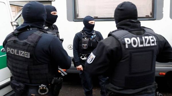 ألمانيا: مذكرات اعتقال بحق 596 يمينيا متطرفا