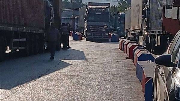 السائقون يشلّون مرفأ بيروت الإعتصام المفتوح بدأ!