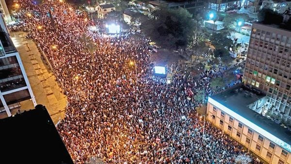 بمشاركة بن غفير وسموتريتش و دعما لتعديلات نتنياهو القضائية.. عشرات الآلاف يتظاهرون في "إسرائيل"