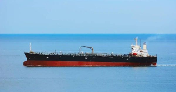 بعد أكثر من 5 أشهر على اختطافها... تقارير عن تحرير ناقلة «MT Honour 25» في الصومال