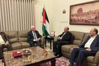 لقاء قيادي بين حركتي "فتح" و"حماس"
في سفارة فلسطين في بيروت