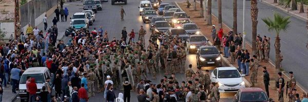 «الشارع» يتحرك سياسيا وعلى وقع الانهيار المالي والدولار «بخمسة اسعار»
جلسة حكومية «نارية»... التحويلات المالية على «الطاولة» مجددا «والحاكم» يطل غدا
الحريري يتهم عون «بالانقلاب» على اتفاق الطائف: يستغل «ضعف» دياب