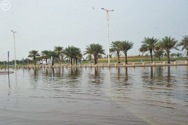 #السعودية: الإهمال يُغرق جامع الملك عبدالعزيز في #جيزان ويقطع الطرقات