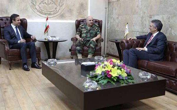 قائد الجيش التقى جيرار
وبحث مع معوض الأوضاع