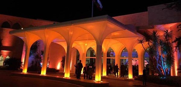 رئيس الجمهورية وعقيلته يضيئان شجرة الميلاد في القصر الجمهوري