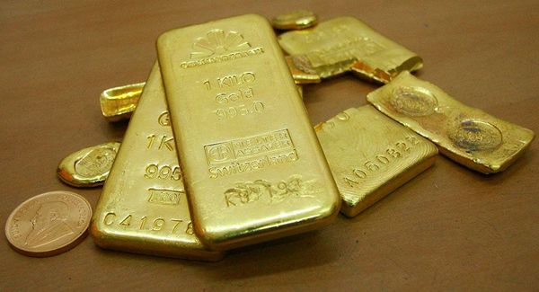 الذهب يرتفع مع تراجع الدولار