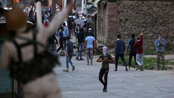 الهند تعيد تشديد إجراءاتها الأمنية في أكبر مدينة بكشمير