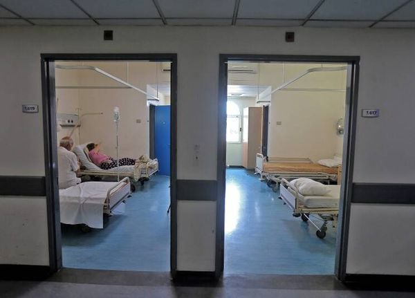 ملف الاستشفاء الرسمي والخاص في طرابلس والشمال: معاناة للمرضى ومأساة للمريض
تجارة مربحة وإنسانيّة معدومة... هل تدرك وزارة الصحّة ما يجري؟