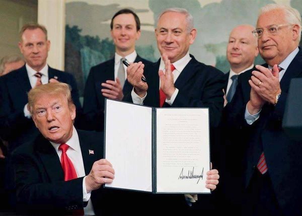 ترامب في رئاسته الثانية يستكمل تصفية فلسطين بـ"صفقة القرن"
فصائل فلسطينية تفتح الحوار لليوم التالي في ظل التحديات والمخاطر