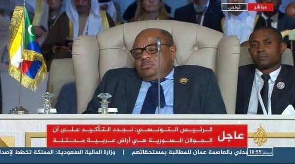 انطلقت القمة ونامت الامة...
مشهد من القمة العربية اليوم