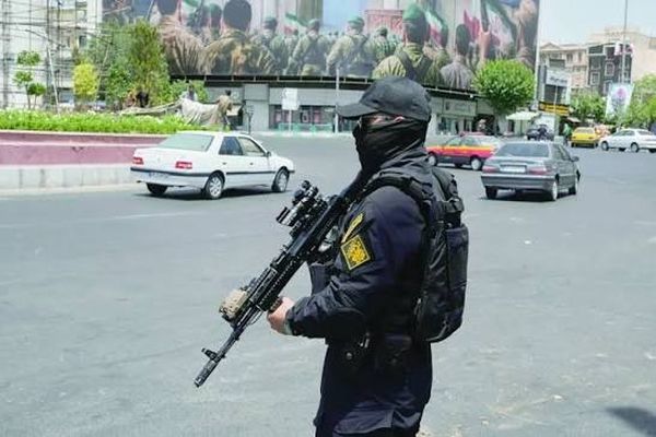 الشرطة الإيرانية: ضبط كميات كبيرة من الأسلحة والذخائر بحوزة المعتقلين من جماعة جيش العدل جنوب شرقي البلاد